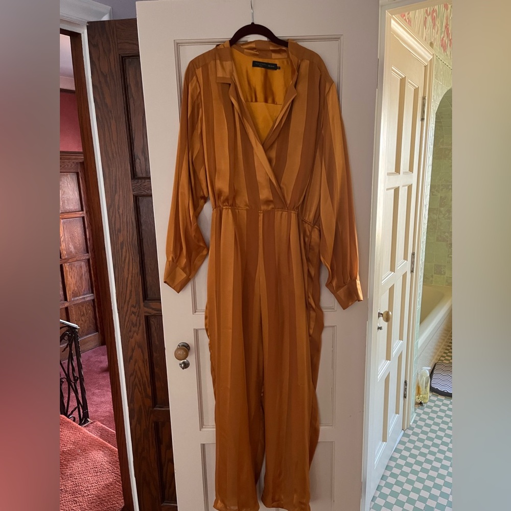 House of Harlow gold/copper jumpsuit purchased from REVOLVE. Size large -